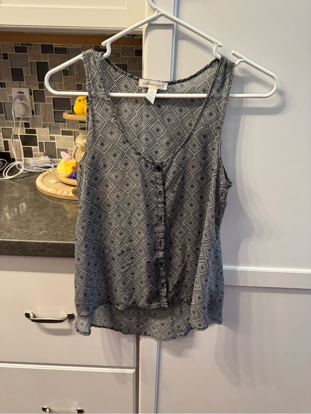 Ambience Sleeveless Geometric Print V-Neck Tank Top - Black & White
